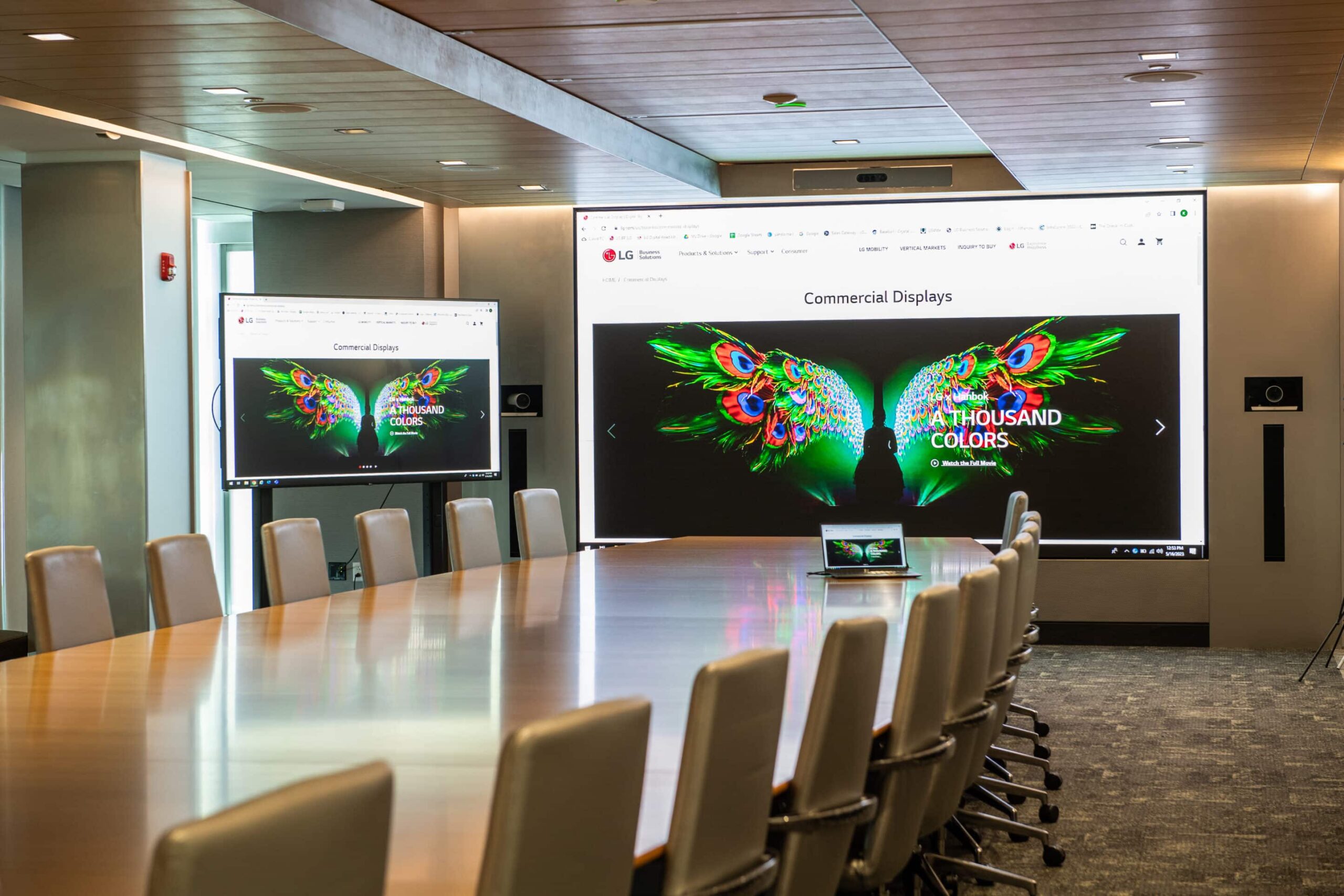 Featured image for LG optimiza la experiencia de trabajo en la sede regional con pantallas digitales y soporte AVI-SPL