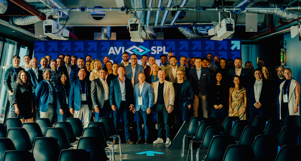 Los equipos de AVI-SPL colaboran para dar soporte a clientes empresariales globales a través de la gestión estratégica de cuentas.